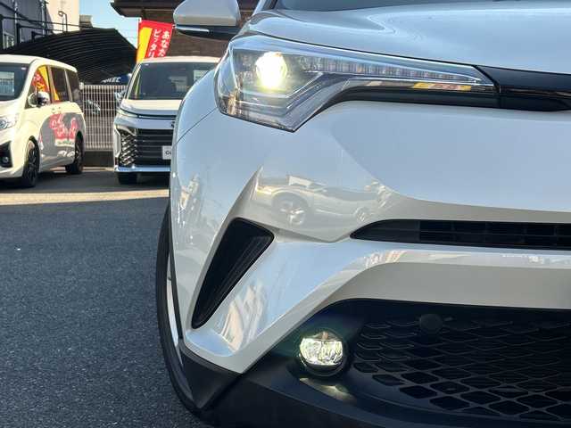 トヨタ Ｃ－ＨＲ S LEDパッケージ 埼玉県 2019(令1)年 5.4万km ホワイトパールクリスタルシャイン S　LEDパッケージ/メモリナビ/ワンセグTV/Bluetooth/バックカメラ/ドライブレコーダー前後/ウィンカーミラー/クルーズコントロール/プッシュスタート/ETC/レーンキープアシスト/純正17インチアルミホイール/本革巻きステアリング/電動パーキング/ブレーキホールド