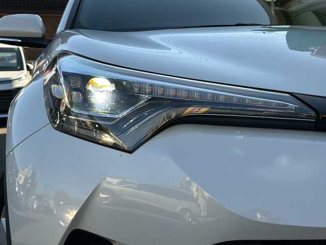 トヨタ Ｃ－ＨＲ S LEDパッケージ 埼玉県 2019(令1)年 5.4万km ホワイトパールクリスタルシャイン S　LEDパッケージ/メモリナビ/ワンセグTV/Bluetooth/バックカメラ/ドライブレコーダー前後/ウィンカーミラー/クルーズコントロール/プッシュスタート/ETC/レーンキープアシスト/純正17インチアルミホイール/本革巻きステアリング/電動パーキング/ブレーキホールド