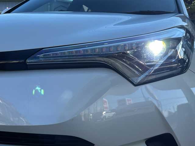 トヨタ Ｃ－ＨＲ S LEDパッケージ 埼玉県 2019(令1)年 5.4万km ホワイトパールクリスタルシャイン S　LEDパッケージ/メモリナビ/ワンセグTV/Bluetooth/バックカメラ/ドライブレコーダー前後/ウィンカーミラー/クルーズコントロール/プッシュスタート/ETC/レーンキープアシスト/純正17インチアルミホイール/本革巻きステアリング/電動パーキング/ブレーキホールド