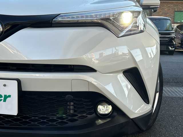 トヨタ Ｃ－ＨＲ S LEDパッケージ 埼玉県 2019(令1)年 5.4万km ホワイトパールクリスタルシャイン S　LEDパッケージ/メモリナビ/ワンセグTV/Bluetooth/バックカメラ/ドライブレコーダー前後/ウィンカーミラー/クルーズコントロール/プッシュスタート/ETC/レーンキープアシスト/純正17インチアルミホイール/本革巻きステアリング/電動パーキング/ブレーキホールド