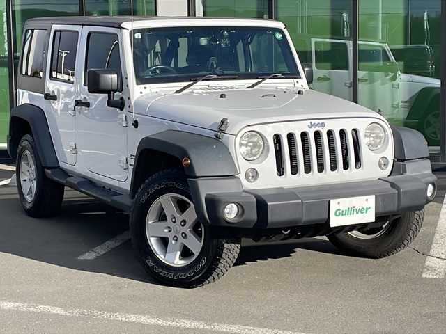 クライスラー・ジープ ジープ ラングラー アンリミテッド スポーツ 道東・釧路十勝 2015(平27)年 5.9万km ブライトホワイト ・4WD/・社外7インチナビ(BT/FM/AM/CD/DVD/HDMI/AUX)/・フルセグTV/・テレビキッド/・リモコンキー/・ETC/・前後ドラレコ/・純正フロアマット/・バックカメラ/・純正17インチアルミホイール/・LEDヘッドライト/・ヘッドライトレベライザー/・横滑り防止/・ヒルスタートアシスト/・ミラーヒーター/・スタッドレス積み込み265/70/R17　残5ミリ