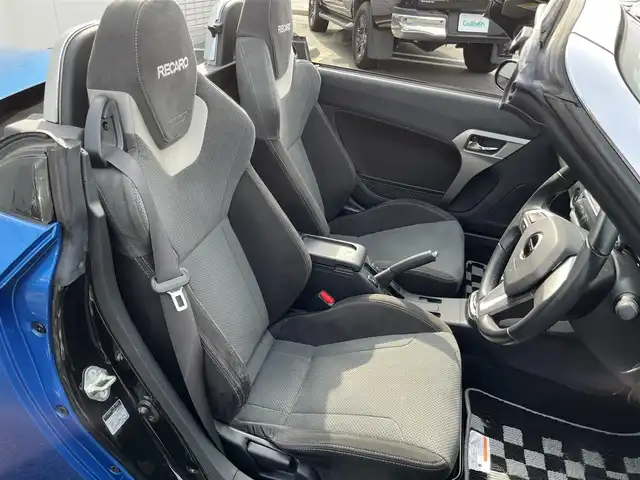 ダイハツ コペン セロS 三重県 2019(令1)年 2.1万km クリアブルークリスタルメタリック 5MT/RAYS(GRAM LIGHTS)16インチアルミホイール/D-SPORTスポーツマフラー feat. 5ZIGEN/純正ナビ（地デジTV/CD/DVD/USB/SD/Bluetooth/AM/FM）/バックカメラ/ETC/ドライブレコーダー（前）/シートヒーター（運転席/助手席）/RECARO製ブラックスエード調ファブリックスポーツシート/BILSTEIN製ショックアブソーバー/BILSTEINエンブレム/MOMO製シルバー加飾付革巻きステアリングホイール/丸形LEDヘッドランプ/丸形LEDリアコンビネーションランプ/ロールバー/エアロディフレクター/キーフリーシステム/プッシュスタート