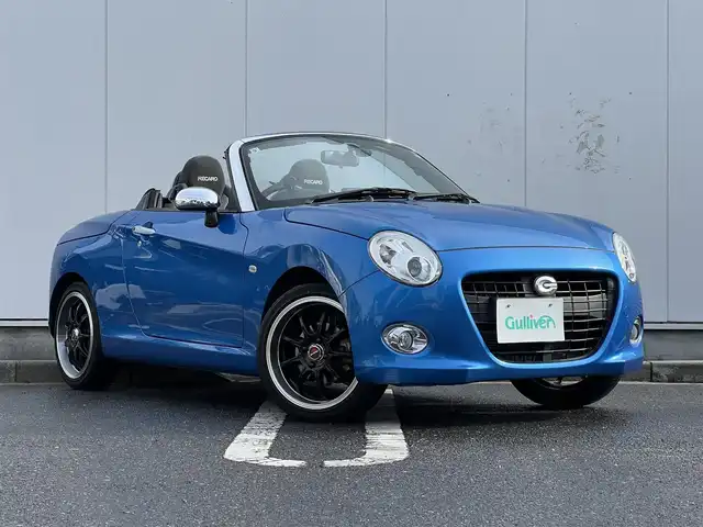 ダイハツ コペン セロS 三重県 2019(令1)年 2.1万km クリアブルークリスタルメタリック 5MT/RAYS(GRAM LIGHTS)16インチアルミホイール/D-SPORTスポーツマフラー feat. 5ZIGEN/純正ナビ（地デジTV/CD/DVD/USB/SD/Bluetooth/AM/FM）/バックカメラ/ETC/ドライブレコーダー（前）/シートヒーター（運転席/助手席）/RECARO製ブラックスエード調ファブリックスポーツシート/BILSTEIN製ショックアブソーバー/BILSTEINエンブレム/MOMO製シルバー加飾付革巻きステアリングホイール/丸形LEDヘッドランプ/丸形LEDリアコンビネーションランプ/ロールバー/エアロディフレクター/キーフリーシステム/プッシュスタート