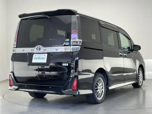 トヨタ ヴォクシー ハイブリッド ZS 煌Ⅲ 愛知県 2020(令2)年 8.2万km ブラック 純正10インチナビ/トヨタセーフティセンス/両側パワースライドドア/黒ハーフレザーシート/フルセグTV/バックカメラ/シートヒーター/前後ドライブレコーダー/ETC/クルーズコントロール/LEDオートライト/フォグランプ/コーナーセンサー/DVD/純正フロアマット/純正アルミホイール/禁煙車