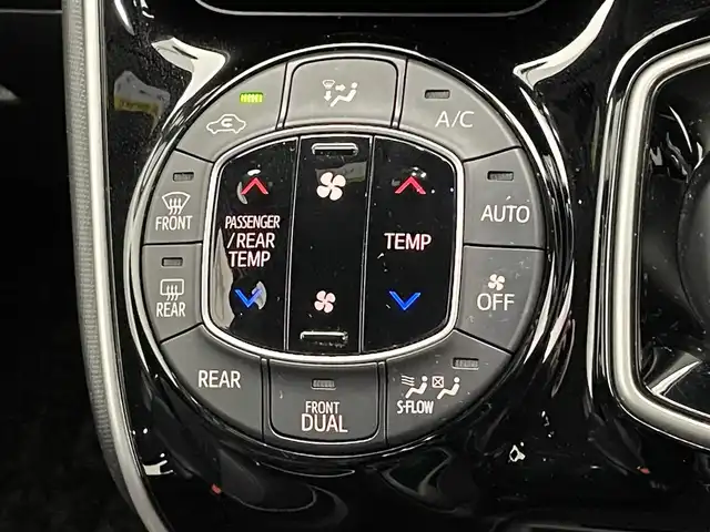 トヨタ ヴォクシー ハイブリッド ZS 煌Ⅲ 愛知県 2020(令2)年 8.2万km ブラック 純正10インチナビ/トヨタセーフティセンス/両側パワースライドドア/黒ハーフレザーシート/フルセグTV/バックカメラ/シートヒーター/前後ドライブレコーダー/ETC/クルーズコントロール/LEDオートライト/フォグランプ/コーナーセンサー/DVD/純正フロアマット/純正アルミホイール/禁煙車