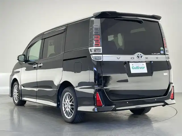 トヨタ ヴォクシー ハイブリッド ZS 煌Ⅲ 愛知県 2020(令2)年 8.2万km ブラック 純正10インチナビ/トヨタセーフティセンス/両側パワースライドドア/黒ハーフレザーシート/フルセグTV/バックカメラ/シートヒーター/前後ドライブレコーダー/ETC/クルーズコントロール/LEDオートライト/フォグランプ/コーナーセンサー/DVD/純正フロアマット/純正アルミホイール/禁煙車