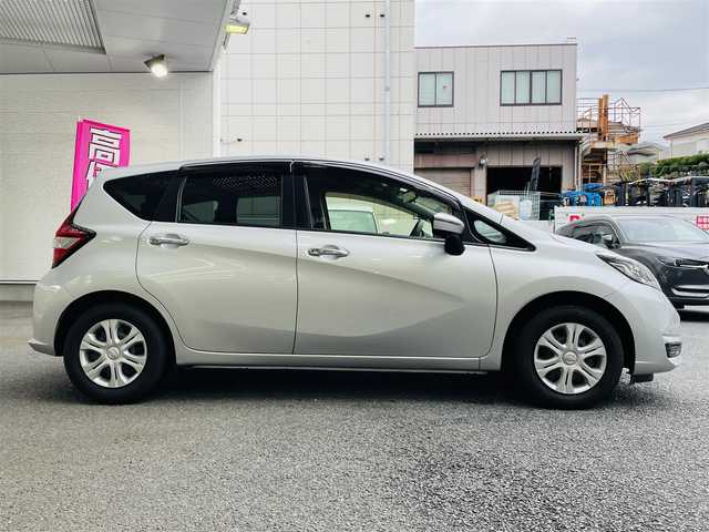 日産 ノート メダリスト X 神奈川県 2019(令1)年 1.8万km ブリリアントシルバー 登録時走行距離17166km/ワンオーナー/純正HDDナビ/　【CD/フルセグTV】/全方位カメラ/クルーズコントロール/衝突被害軽減ブレーキ/横滑り防止/ハーフレザーシート/コーナーセンサー/ビルトインETC/パドルシフト/デジタルインナーミラー/オートライト/純正LEDライト/スマートキー/プッシュスタート/アイドリングストップ/ドアバイザー/ウインカーミラー/純正フロアマット/リアプライバシーガラス/スペアキー×1【スマートキー】/新車時整備手帳（保証書）/取扱説明書