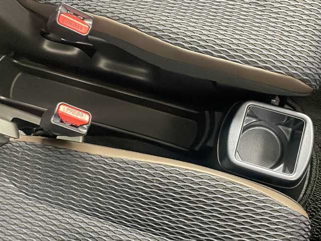 スズキ ハスラー Jスタイル 栃木県 2021(令3)年 0.5万km クールカーキパールメタリック/ホワイト2トーンルーフ 衝突軽減システム/アイドリングストップ/パーキングサポートセンサー/レーンキープアシスト/前席シートヒーター/ステアリングスイッチ/電動格納ミラー/純正フロアマット/純正15インチAW/オートライト/LEDヘッドライト/プッシュスタート/スマートキー