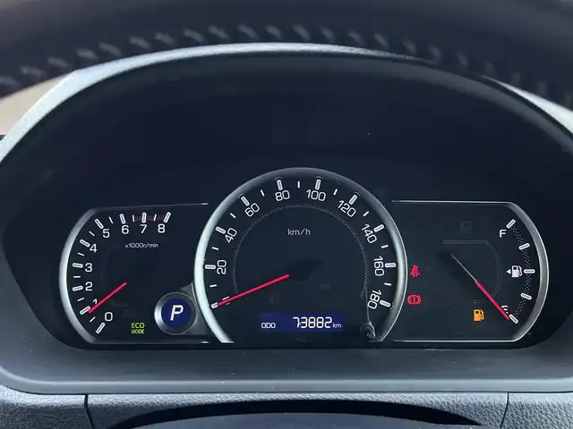 トヨタ ヴォクシー V 奈良県 2014(平26)年 7.4万km ブラック アルパインナビ/(AM/FM/CD/DVD/BT/USB/HDMI/SD/フルセグTV)/バックカメラ/アルパインフリップダウンモニター/片側パワースライドドア/オートライト/オートマチックハイビーム/ステアリングスイッチ/アイドリングストップ/純正フロアマット/電格ウインカーミラー