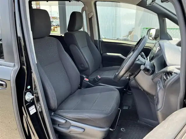 トヨタ ヴォクシー V 奈良県 2014(平26)年 7.4万km ブラック アルパインナビ/(AM/FM/CD/DVD/BT/USB/HDMI/SD/フルセグTV)/バックカメラ/アルパインフリップダウンモニター/片側パワースライドドア/オートライト/オートマチックハイビーム/ステアリングスイッチ/アイドリングストップ/純正フロアマット/電格ウインカーミラー