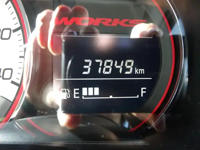 スズキ アルト ワークス 静岡県 2016(平28)年 3.8万km スチールシルバーM 禁煙車/車検令和8年12月まで/純正Pananonic SDナビ:CN-R302WZ/（CD/DVD/SDrec/BT/フルセグTV）/バックカメラ/ETC/純正アルミホイール/レカロシート/ステアリングリモコン/純正フロアマット/ドアバイザー/革巻きステアリングホイール/センターコンソール/レーダーブレーキサポート/誤発進抑制機能/エマージェンシーストップシグナル/フジツボマフラー/HIDヘッドライト/後付けUSBポート/後付けワイパー調整/保証書・取扱説明書