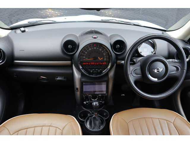 ＭＩＮＩ ミニ クロスオーバー クーパー D 大分県 2015(平27)年 8.3万km ライトホワイト 保証書/取扱説明書/スペアキー1本/社外ナビ/ワンセグテレビ/DVD再生機能有/Bluetooth/AUX/バックカメラ/電動格納ミラー/ユニオンジャックミラーカバー/フロント/リアフォグランプ/オートライト/全席シートカバー