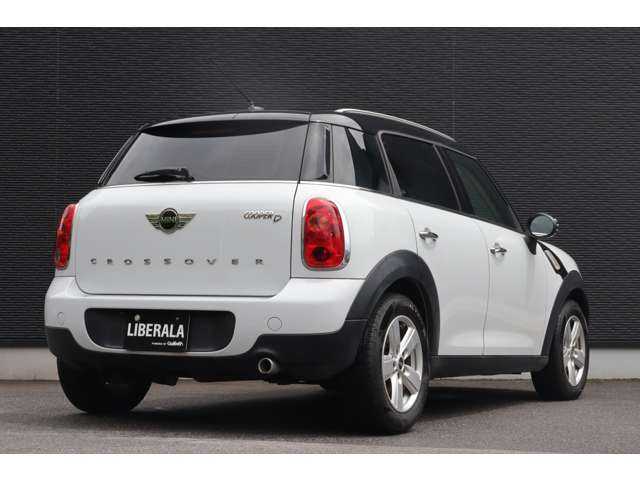 ＭＩＮＩ ミニ クロスオーバー クーパー D 大分県 2015(平27)年 8.3万km ライトホワイト 保証書/取扱説明書/スペアキー1本/社外ナビ/ワンセグテレビ/DVD再生機能有/Bluetooth/AUX/バックカメラ/電動格納ミラー/ユニオンジャックミラーカバー/フロント/リアフォグランプ/オートライト/全席シートカバー