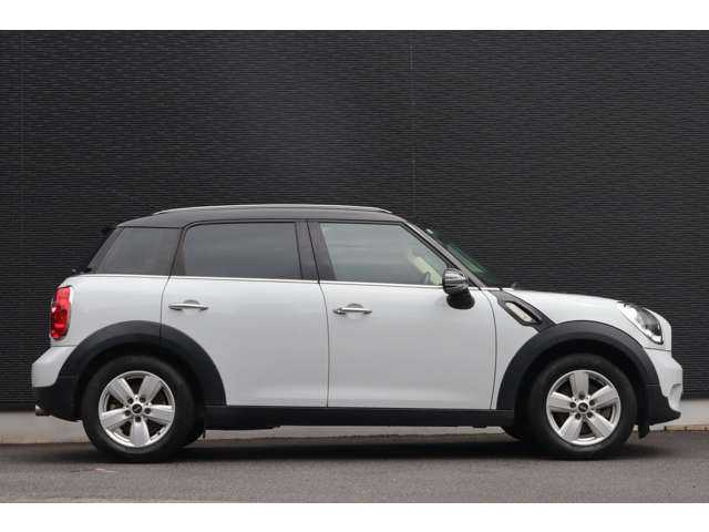 ＭＩＮＩ ミニ クロスオーバー クーパー D 大分県 2015(平27)年 8.3万km ライトホワイト 保証書/取扱説明書/スペアキー1本/社外ナビ/ワンセグテレビ/DVD再生機能有/Bluetooth/AUX/バックカメラ/電動格納ミラー/ユニオンジャックミラーカバー/フロント/リアフォグランプ/オートライト/全席シートカバー
