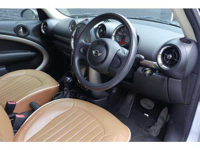 ＭＩＮＩ ミニ クロスオーバー クーパー D 大分県 2015(平27)年 8.3万km ライトホワイト 保証書/取扱説明書/スペアキー1本/社外ナビ/ワンセグテレビ/DVD再生機能有/Bluetooth/AUX/バックカメラ/電動格納ミラー/ユニオンジャックミラーカバー/フロント/リアフォグランプ/オートライト/全席シートカバー