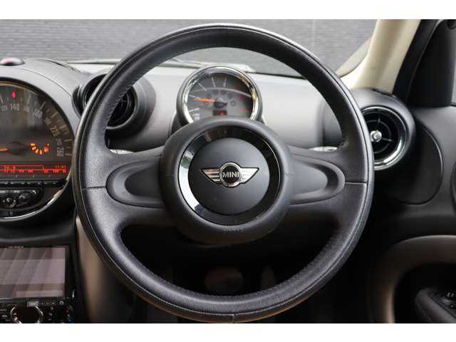 ＭＩＮＩ ミニ クロスオーバー クーパー D 大分県 2015(平27)年 8.3万km ライトホワイト 保証書/取扱説明書/スペアキー1本/社外ナビ/ワンセグテレビ/DVD再生機能有/Bluetooth/AUX/バックカメラ/電動格納ミラー/ユニオンジャックミラーカバー/フロント/リアフォグランプ/オートライト/全席シートカバー