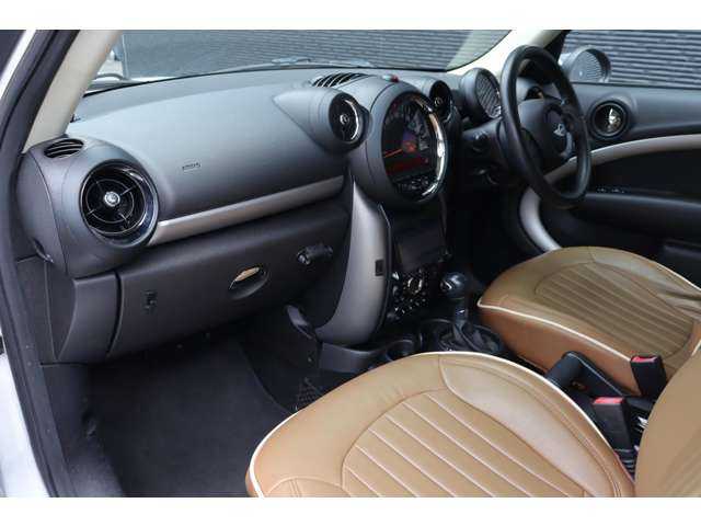 ＭＩＮＩ ミニ クロスオーバー クーパー D 大分県 2015(平27)年 8.3万km ライトホワイト 保証書/取扱説明書/スペアキー1本/社外ナビ/ワンセグテレビ/DVD再生機能有/Bluetooth/AUX/バックカメラ/電動格納ミラー/ユニオンジャックミラーカバー/フロント/リアフォグランプ/オートライト/全席シートカバー