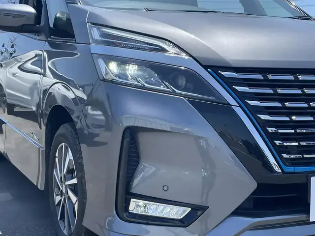 日産 セレナ e－パワー ハイウェイスター V 茨城県 2020(令2)年 4万km ダークメタルグレー 純正ナビ/【ＴＶ・ラジオ・SD・ＣＤ・ＤＶＤ・ＢＴ・AUX】/フリップダウンモニター/クルコン/Bカメラ/ETC/両側パワスラ/前後コーナーセンサー/後席AAC/BSM/オートライト/Fフォグ/LEDライト/横滑り防止装置/衝突被害軽減システム/純正フロアマット/純正アルミホイール/スマートキー/プッシュスタート