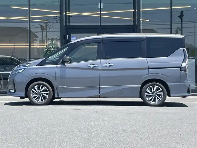 日産 セレナ e－パワー ハイウェイスター V 茨城県 2020(令2)年 4万km ダークメタルグレー 純正ナビ/【ＴＶ・ラジオ・SD・ＣＤ・ＤＶＤ・ＢＴ・AUX】/フリップダウンモニター/クルコン/Bカメラ/ETC/両側パワスラ/前後コーナーセンサー/後席AAC/BSM/オートライト/Fフォグ/LEDライト/横滑り防止装置/衝突被害軽減システム/純正フロアマット/純正アルミホイール/スマートキー/プッシュスタート