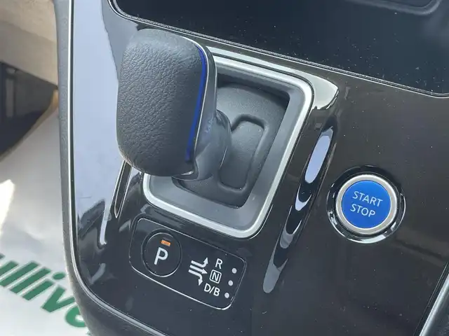 日産 セレナ e－パワー ハイウェイスター V 茨城県 2020(令2)年 4万km ダークメタルグレー 純正ナビ/【ＴＶ・ラジオ・SD・ＣＤ・ＤＶＤ・ＢＴ・AUX】/フリップダウンモニター/クルコン/Bカメラ/ETC/両側パワスラ/前後コーナーセンサー/後席AAC/BSM/オートライト/Fフォグ/LEDライト/横滑り防止装置/衝突被害軽減システム/純正フロアマット/純正アルミホイール/スマートキー/プッシュスタート