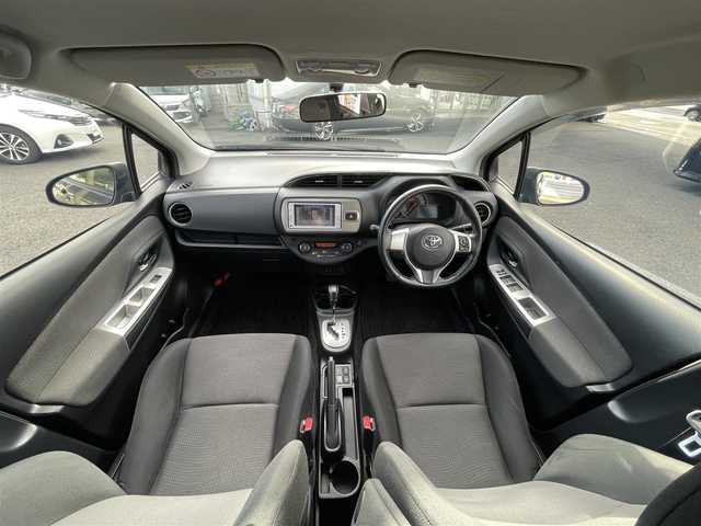 トヨタ ヴィッツ U 長崎県 2014(平26)年 5.2万km グレーメタリック 純正マルチナビ（AM/FM/ワンセグTV)/ブルートゥース/ステアリングスイッチ/フロアマット/オートライト/ドアバイザー/バックカメラ/D席シートヒーター/アイドリングストップ/ライトレベライザー