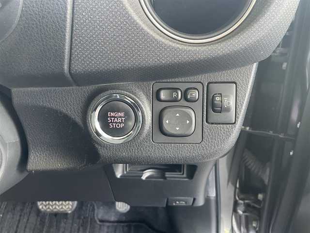 トヨタ ヴィッツ U 長崎県 2014(平26)年 5.2万km グレーメタリック 純正マルチナビ（AM/FM/ワンセグTV)/ブルートゥース/ステアリングスイッチ/フロアマット/オートライト/ドアバイザー/バックカメラ/D席シートヒーター/アイドリングストップ/ライトレベライザー