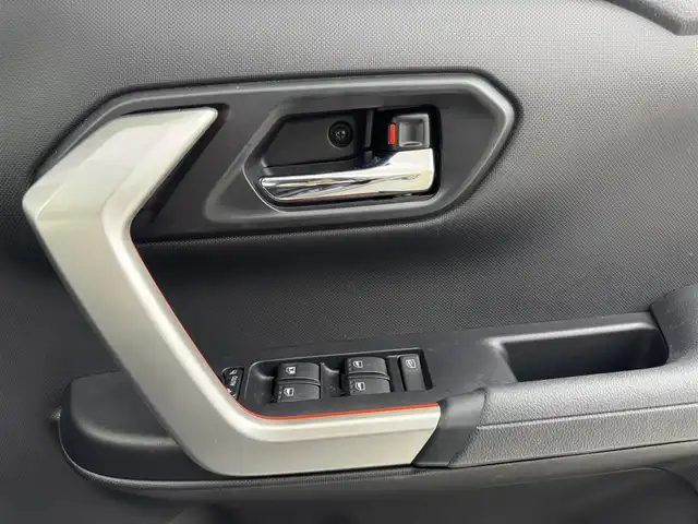 トヨタ ライズ Z 千葉県 2022(令4)年 1.6万km ブラックマイカメタリック ・純正9インチナビ/・Bluetooth/・全方位カメラ/・フルセグTV/・トヨタセーフティセンス/・衝突被害軽減システム/・レーンキープアシスト/・コーナーセンサー/・クルーズコントロール/・ブラインドスポットモニター/・オートライト/・オートマチックハイビーム/・LEDヘッドライト/・LEDフォグランプ/・シートヒーター/・ドライブレコーダー/・ETC2.0/・純正AW/・プッシュスタート/・スマートキー/・スペアキー