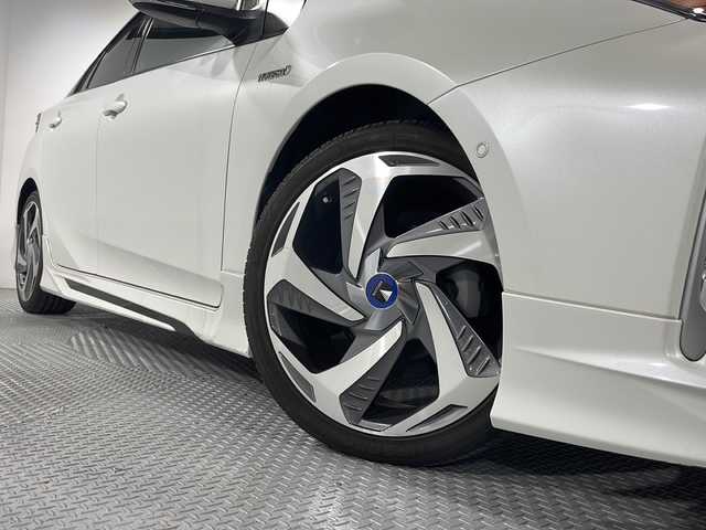 トヨタ プリウス A ツーリングセレクション 広島県 2019(平31)年 2.8万km ホワイトパールクリスタルシャイン モデリスタフルエアロ/モデリスタ18インチAW/純正9型ナビ/黒革シート/シートヒーター/パワーシート/バックカメラ/セーフティセンス/・プリクラッシュセーフティ/・レーンディパーチャーアラート/・オートマチックハイビーム/・レーダークルーズコントロール/LEDヘッドランプ/ワイヤレス充電/ETC