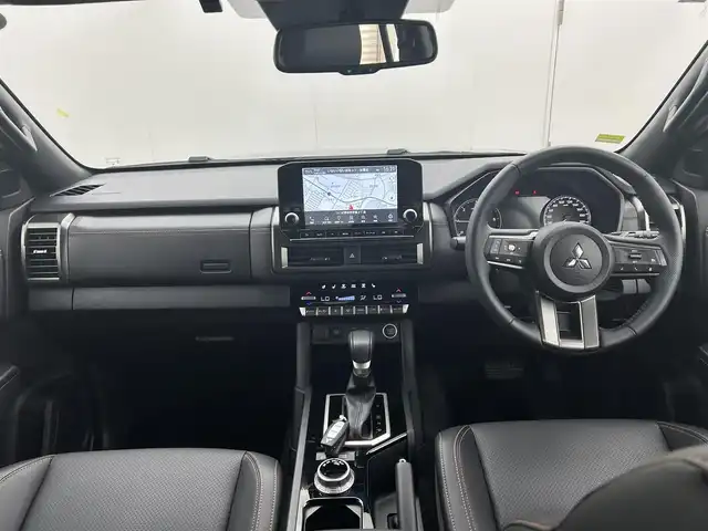 三菱 トライトン GSR 茨城県 2024(令6)年 0.7万km グレー 純正ディスプレイオーディオ/・ナビキット（機能）有り/フルセグ再生可/ステアリングヒーター/アラウンドビューモニター/レザーシート/シートヒーター/純正アルミホイール/純正フロアマット/コーナーセンサー前後/スペアキー