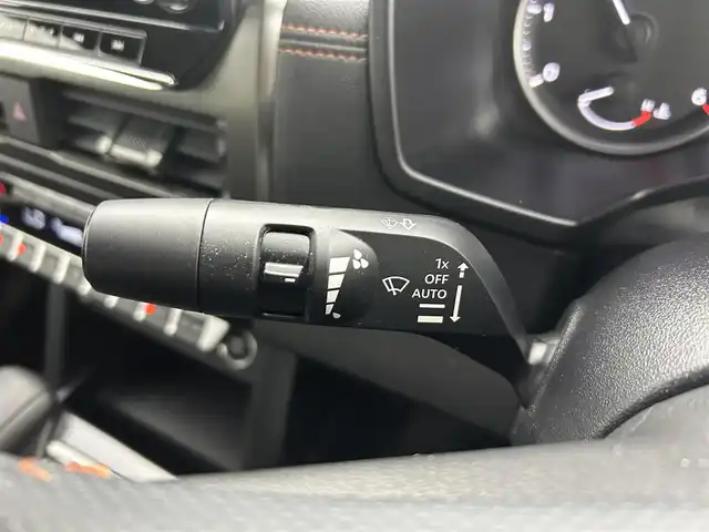 三菱 トライトン GSR 茨城県 2024(令6)年 0.7万km グレー 純正ディスプレイオーディオ/・ナビキット（機能）有り/フルセグ再生可/ステアリングヒーター/アラウンドビューモニター/レザーシート/シートヒーター/純正アルミホイール/純正フロアマット/コーナーセンサー前後/スペアキー