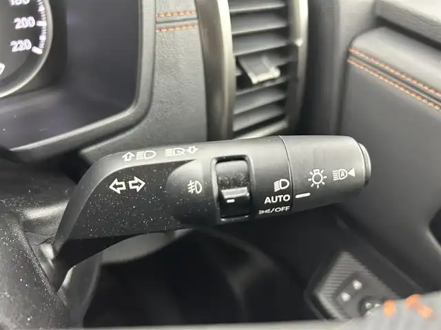三菱 トライトン GSR 茨城県 2024(令6)年 0.7万km グレー 純正ディスプレイオーディオ/・ナビキット（機能）有り/フルセグ再生可/ステアリングヒーター/アラウンドビューモニター/レザーシート/シートヒーター/純正アルミホイール/純正フロアマット/コーナーセンサー前後/スペアキー