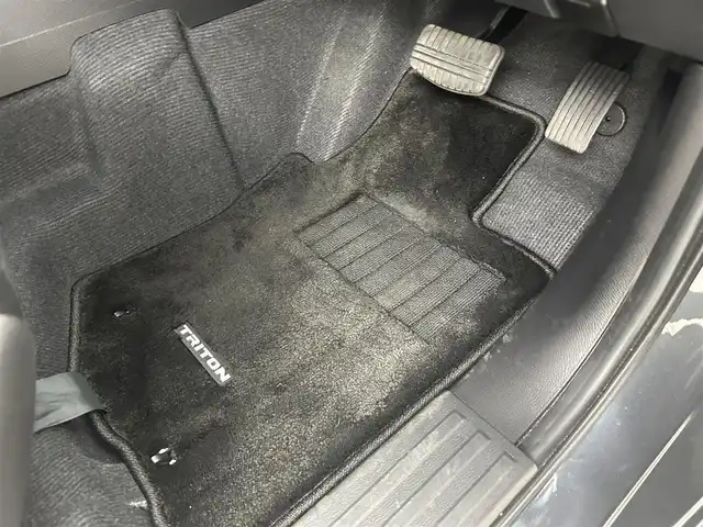 三菱 トライトン GSR 茨城県 2024(令6)年 0.7万km グレー 純正ディスプレイオーディオ/・ナビキット（機能）有り/フルセグ再生可/ステアリングヒーター/アラウンドビューモニター/レザーシート/シートヒーター/純正アルミホイール/純正フロアマット/コーナーセンサー前後/スペアキー