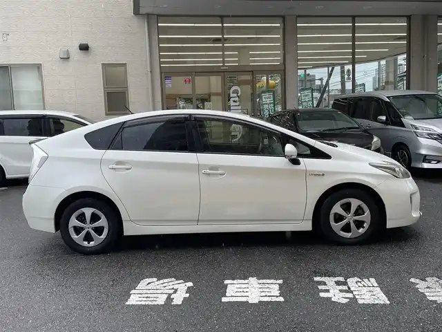 トヨタ プリウス S 静岡県 2013(平25)年 8万km ホワイトパールクリスタルシャイン ワンオーナー/純正ナビ/フルセグTV/DVD/CD/SD/BT/バックカメラ/前後ドライブレコーダー/ビルトインETC/HIDヘッドライト/ステアリングスイッチ/純正15インチAW/スマートキー×2/保証書/取扱説明書/ナビ取扱説明書