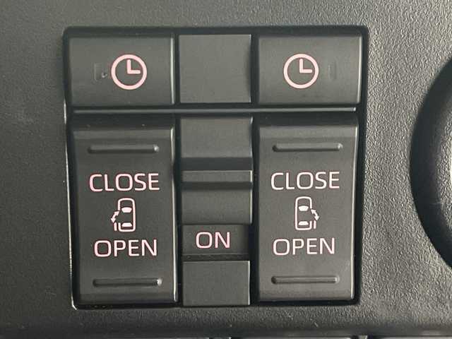 トヨタ ルーミー カスタムG－T 神奈川県 2021(令3)年 1万km パールホワイトⅢ 純正9インチSDナビ【NSZT-Y68T】/Bluetooth・CD・DVD・SD・フルセグTV/パノラミックビューモニター/スマートアシスト/アダプティブクルーズコントロール/両側パワースライドドア/スペアキー1本/シートヒーター/前後ドライブレコーダー/コーナーセンサー/ビルトインETC/純正フロアマット/純正15インチアルミホイール/LEDヘッドライト/オートマチックハイビーム/衝突回避支援ブレーキ機能/衝突警報機能/ふらつき警報/車線逸脱警報機能/サイドビューランプ/ブレーキ制御付誤発進抑制機能/路側逸脱警報/標識認識機能/アダプティブドライビングビーム