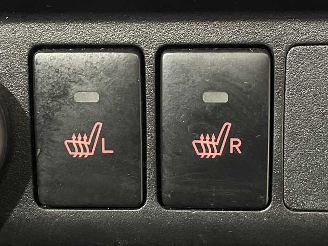 トヨタ ルーミー カスタムG－T 神奈川県 2021(令3)年 1万km パールホワイトⅢ 純正9インチSDナビ【NSZT-Y68T】/Bluetooth・CD・DVD・SD・フルセグTV/パノラミックビューモニター/スマートアシスト/アダプティブクルーズコントロール/両側パワースライドドア/スペアキー1本/シートヒーター/前後ドライブレコーダー/コーナーセンサー/ビルトインETC/純正フロアマット/純正15インチアルミホイール/LEDヘッドライト/オートマチックハイビーム/衝突回避支援ブレーキ機能/衝突警報機能/ふらつき警報/車線逸脱警報機能/サイドビューランプ/ブレーキ制御付誤発進抑制機能/路側逸脱警報/標識認識機能/アダプティブドライビングビーム