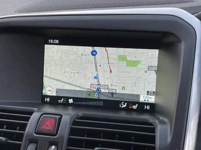 ボルボ ＸＣ６０ D4 SE 東京都 2016(平28)年 7.1万km アイスホワイト レザーパッケージ/・革シート/・シートヒーター（運転席/助手席）/純正HDDナビ/・フルセグTV/Bluetooth/USB/ETC/パワーバックドア/純正１８インチアルミホイール/新車時保証書/取扱説明書