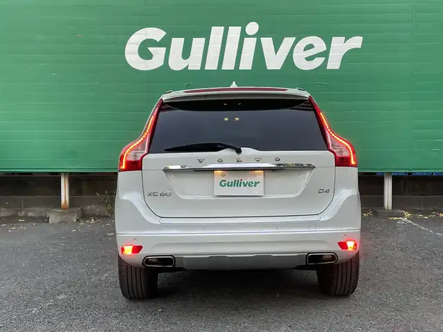 ボルボ ＸＣ６０ D4 SE 東京都 2016(平28)年 7.1万km アイスホワイト レザーパッケージ/・革シート/・シートヒーター（運転席/助手席）/純正HDDナビ/・フルセグTV/Bluetooth/USB/ETC/パワーバックドア/純正１８インチアルミホイール/新車時保証書/取扱説明書