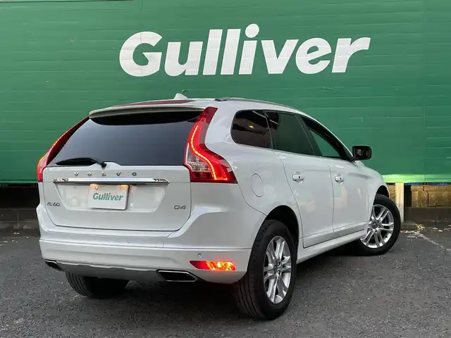 ボルボ ＸＣ６０ D4 SE 東京都 2016(平28)年 7.1万km アイスホワイト レザーパッケージ/・革シート/・シートヒーター（運転席/助手席）/純正HDDナビ/・フルセグTV/Bluetooth/USB/ETC/パワーバックドア/純正１８インチアルミホイール/新車時保証書/取扱説明書
