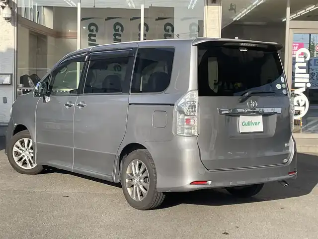 トヨタ ヴォクシー ZS 煌Ⅲ 宮城県 2012(平24)年 11.1万km アイスチタニウムマイカメタリック 登録時走行距離110779km/・純正ＳＤナビ/・フルセグテレビ/・バックカメラ/・両側パワースライドドア/・スマートキー/・プッシュスタート/・Ｂｌｕｅｔｏｏｔｈ/・純正アルミホイール/・パドルシフト/・純正ドアバイザー/・純正フロアマット/・ＥＴＣ
