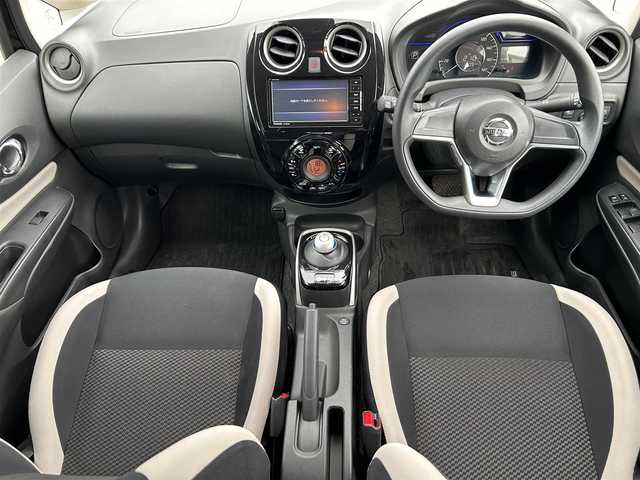 日産 ノート e－パワー X 静岡県 2018(平30)年 3.9万km スーパーブラック ////エンジンスタートボタン/パワーステアリング/パワーウィンドウ/取扱説明書/アイドリングストップ/スマートキー/スペアキー１本/オートエアコン/ETC/全方位カメラ/メモリナビ（CD/DVD/BT/フルセグ）/ドライブレコーダー/純正フロアマット/純正アルミホイール/ABS/横滑り防止装置/コーナーセンサー前後/レーンキープアシスト/オートライト/Wエアバック/衝突軽減システム