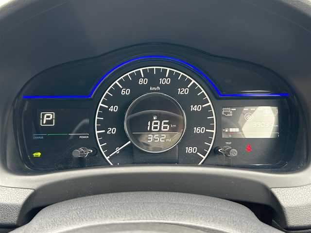 日産 ノート e－パワー X 静岡県 2018(平30)年 3.9万km スーパーブラック ////エンジンスタートボタン/パワーステアリング/パワーウィンドウ/取扱説明書/アイドリングストップ/スマートキー/スペアキー１本/オートエアコン/ETC/全方位カメラ/メモリナビ（CD/DVD/BT/フルセグ）/ドライブレコーダー/純正フロアマット/純正アルミホイール/ABS/横滑り防止装置/コーナーセンサー前後/レーンキープアシスト/オートライト/Wエアバック/衝突軽減システム