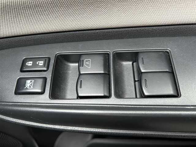 日産 ノート e－パワー X 静岡県 2018(平30)年 3.9万km スーパーブラック ////エンジンスタートボタン/パワーステアリング/パワーウィンドウ/取扱説明書/アイドリングストップ/スマートキー/スペアキー１本/オートエアコン/ETC/全方位カメラ/メモリナビ（CD/DVD/BT/フルセグ）/ドライブレコーダー/純正フロアマット/純正アルミホイール/ABS/横滑り防止装置/コーナーセンサー前後/レーンキープアシスト/オートライト/Wエアバック/衝突軽減システム