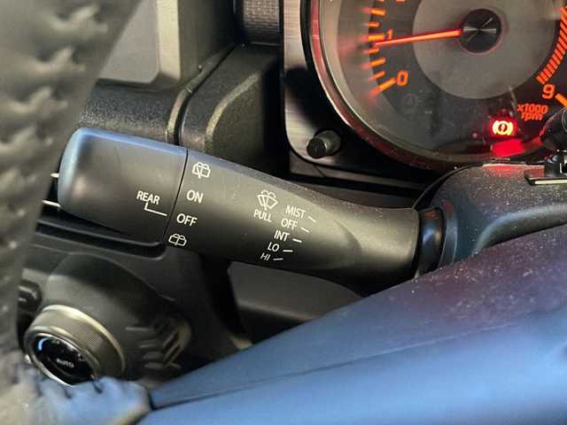 スズキ ジムニー XC 福島県 2024(令6)年 0.7万km シルキーシルバーメタリック 登録時走行距離：6144km/４WD/ワンオーナー/ディスプレイオーディオ/ (CD/DVD/BT/AM/FM)/プッシュスタート/ビルトインETC/ステアリングスイッチ/クルーズコントロール/前後ドライブレコーダー/アイドリングストップ/シートヒーター/ (D席/N席）/フロアマット/電動格納ミラー/ウィンカーミラー/LEDヘッドライト/フォグランプ/純正16インチAW/衝突被害軽減システム/ダウンヒルアシストコントロール/クリアランスソナー/横滑り防止装置/スマートキー/保証書/取扱説明書