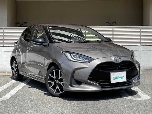 トヨタ ヤリス Z 大阪府 2020(令2)年 3.9万km ブラック/アバンギャルドブロンズメタリック ワンオーナー/ブラインドスポット/パノラミックビューモニター/リアクロストラフィックアラート/パーキングサポートブレーキ/インテリジェントクリアランスソナー/純正8インチナビ（AM/FM/BT/フルセグ）/バックガイドモニター/トヨタセーフティー/・プリクラッシュセーフティー/・レーントレーシングアシスト/・レーンディバーチャーアラート/・レーダークルーズコントロール/・オートマチックハイビーム/・ロードサインアシスト/先行車発進告知機能/盗難防止システム/シートヒーター/ETC2.0/革巻きステアリング/プッシュスタート/保証書/取扱説明書/記録簿（R3、R5、R7）