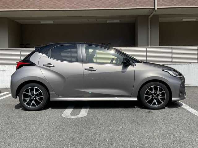 トヨタ ヤリス Z 大阪府 2020(令2)年 3.9万km ブラック/アバンギャルドブロンズメタリック ワンオーナー/ブラインドスポット/パノラミックビューモニター/リアクロストラフィックアラート/パーキングサポートブレーキ/インテリジェントクリアランスソナー/純正8インチナビ（AM/FM/BT/フルセグ）/バックガイドモニター/トヨタセーフティー/・プリクラッシュセーフティー/・レーントレーシングアシスト/・レーンディバーチャーアラート/・レーダークルーズコントロール/・オートマチックハイビーム/・ロードサインアシスト/先行車発進告知機能/盗難防止システム/シートヒーター/ETC2.0/革巻きステアリング/プッシュスタート/保証書/取扱説明書/記録簿（R3、R5、R7）