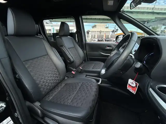 トヨタ ヴォクシー ハイブリッド S－Z 愛知県 2023(令5)年 2.8万km アティチュードブラックマイカ 快適利便パッケージ/ユニバーサルステップ/アドバンスドパーク/純正ナビ/（フルセグTV/BT/HDMI/DVDデッキ）/パノラミックビューモニター/フリップダウンモニター/ビルトイン2.0ETC/両側パワースライドドア /パワーバックドア/純正17インチAW/トヨタセーフティセンス/レーダークルーズコントロール/パーキングアシスト/ハーフレザーシート/前席シートヒーター /AC100V電源/取説、保証書/スペアキー