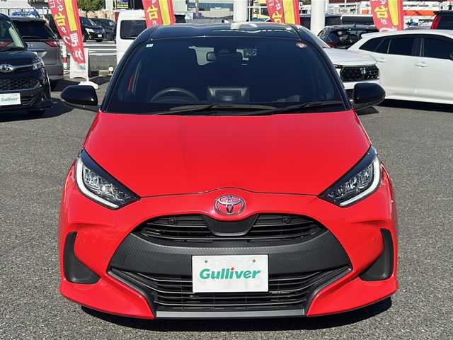 トヨタ ヤリス G 愛知県 2021(令3)年 4.1万km ブラック/コーラルクリスタルシャイン /禁煙//ワンオーナー//ディーラー整備記録簿R3.4.5.6.7//純正ナビ/フルセグTV/BT/MIRACAST//バックカメラ/前後ドラレコ/ビルトインETC//ステアリングスイッチ//純正14インチAW//クルーズコントロール//プリクラッシュ/ロードサインアシスト/レーントレーシングアシスト//パーキングサポートブレーキ/横滑り防止装置//プッシュスタート/スマートキー//LEDオートライト/オートハイビーム/ヘッドライトレベライザー//オートリトラウィンカーミラー//クリアランスソナー//純正フロアマット//純正ドアバイザー//新車時保証書//取扱説明書//スペアスマートキー有り
