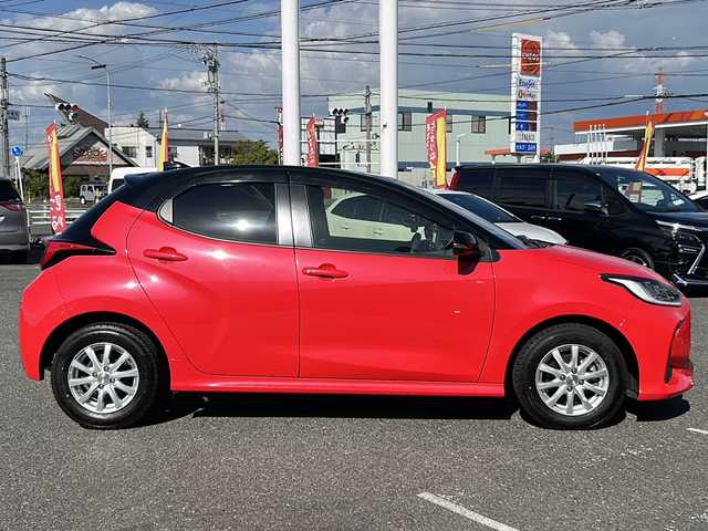 トヨタ ヤリス G 愛知県 2021(令3)年 4.1万km ブラック/コーラルクリスタルシャイン /禁煙//ワンオーナー//ディーラー整備記録簿R3.4.5.6.7//純正ナビ/フルセグTV/BT/MIRACAST//バックカメラ/前後ドラレコ/ビルトインETC//ステアリングスイッチ//純正14インチAW//クルーズコントロール//プリクラッシュ/ロードサインアシスト/レーントレーシングアシスト//パーキングサポートブレーキ/横滑り防止装置//プッシュスタート/スマートキー//LEDオートライト/オートハイビーム/ヘッドライトレベライザー//オートリトラウィンカーミラー//クリアランスソナー//純正フロアマット//純正ドアバイザー//新車時保証書//取扱説明書//スペアスマートキー有り