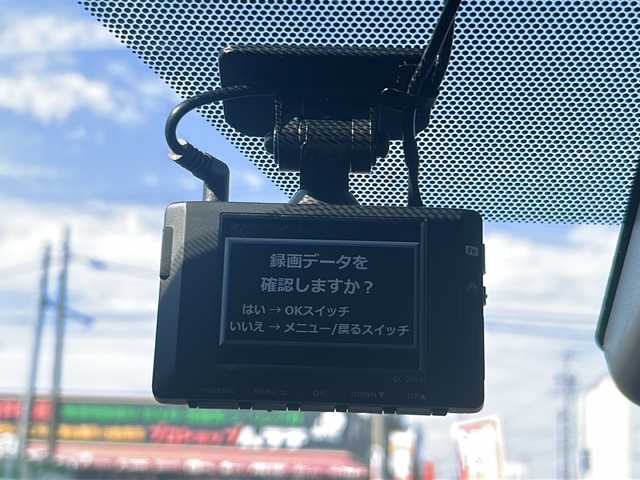 トヨタ ヤリス G 愛知県 2021(令3)年 4.1万km ブラック/コーラルクリスタルシャイン /禁煙//ワンオーナー//ディーラー整備記録簿R3.4.5.6.7//純正ナビ/フルセグTV/BT/MIRACAST//バックカメラ/前後ドラレコ/ビルトインETC//ステアリングスイッチ//純正14インチAW//クルーズコントロール//プリクラッシュ/ロードサインアシスト/レーントレーシングアシスト//パーキングサポートブレーキ/横滑り防止装置//プッシュスタート/スマートキー//LEDオートライト/オートハイビーム/ヘッドライトレベライザー//オートリトラウィンカーミラー//クリアランスソナー//純正フロアマット//純正ドアバイザー//新車時保証書//取扱説明書//スペアスマートキー有り