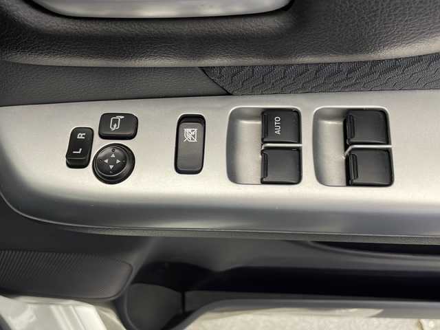 スズキ スペーシア X リミテッド 宮崎県 2015(平27)年 2万km パールホワイト 禁煙車/衝突被害軽減ブレーキ/純正ナビTV/（AUX/FMAM/ワンセグTV)/純正バックカメラ/純正キセノンオートライト/純正14インチアルミ/純正エアロ/純正ルーフエンドスポイラー/純正フロアマット/両側電動スライドドア/前席シートヒーター/オートエアコン/ウインカードアミラー/スマートキー/プッシュエンジンスタート/スペアキー/新車時保証書/取扱い説明書